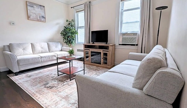 Spacious 4BR 2BA - 7Min to EWR & 20-40Min to NYC - 2 FREE Parking Spaces