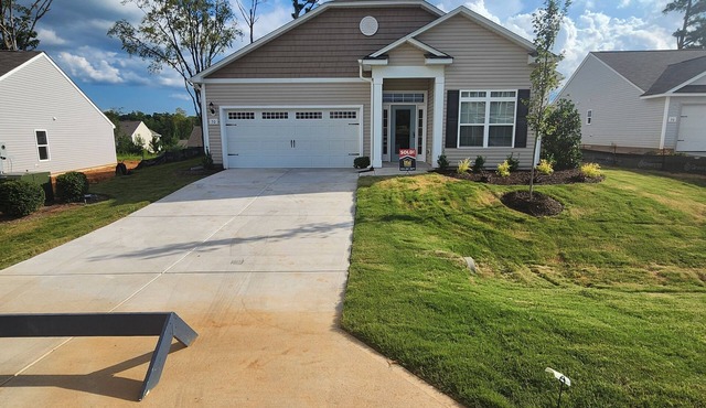 Spacious 4BR/2BA Home-charming downtown Youngsville- Near Raleigh & Wake Forest.