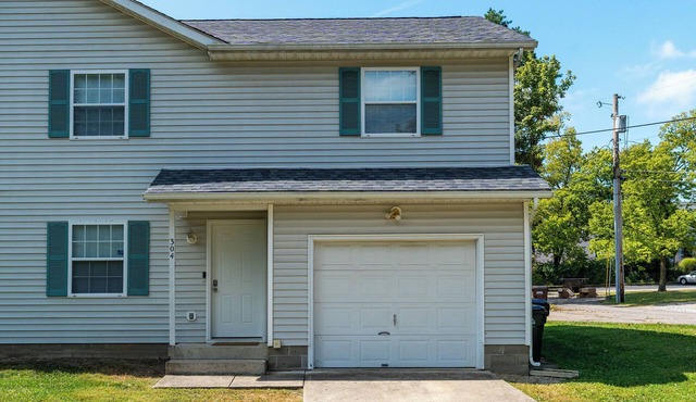 Spacious 4BR/2BA in the heart of Oxford! Minutes from Miami University & Uptown