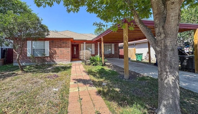 Spacious 4BR/2BA Near Amazing Restaurants, Riverwalk, Alamo, Missions & Downtown