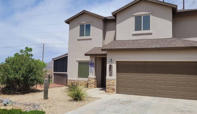 Spacious 4BR/3 Bath House with Beautiful Mountain Views front and back.