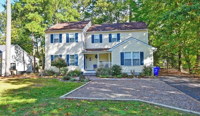 Spacious 4BR/3BA Cottage near Ocean & Pool, Perfect for Family Getaways!