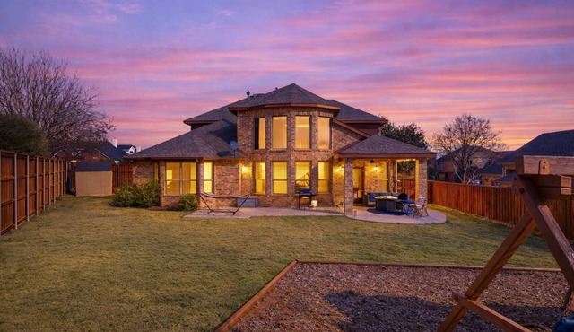 Spacious 4BR/3BA with Yard, Mins to LakeLewisville