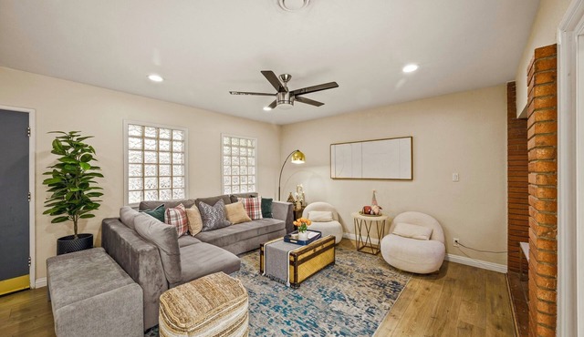 Spacious 4BR/3BA LA Retreat! Minutes to Downtown! Sleeps 10