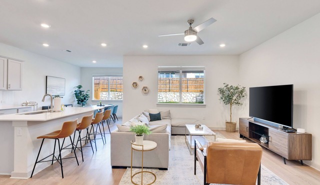 Spacious 4BR 3BA w/gameroom near DT/UT/Domain