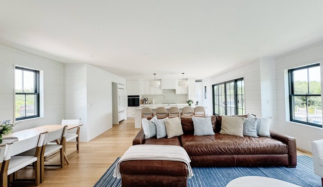 Spacious 4BR/4.5BA Family Retreat on Cisco Beach Bike Path
