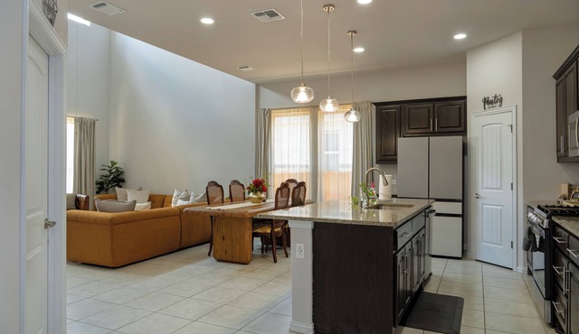 Spacious 4BR ATX Retreat-Family Friendly with 3 King Beds