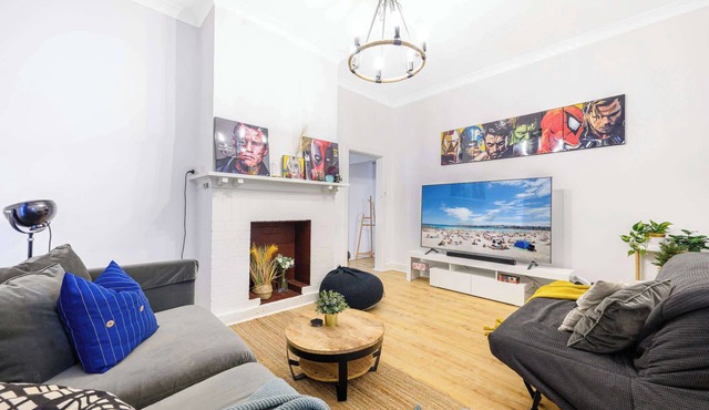 Spacious 4BR Straithfield house close 2 airport city