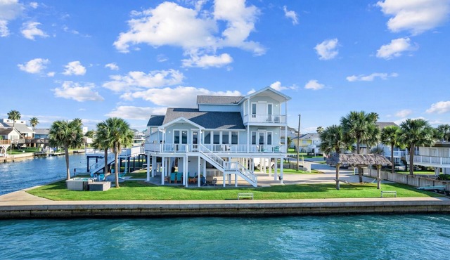 Spacious 4BR Bayfront | Hot Tub | Fire Pit | Sleeps 14