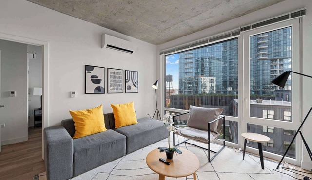 Spacious 4BR Central Apartment w/Skyline Views