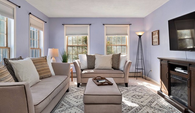 Spacious 4BR Central-Berkshires Home with POOL!