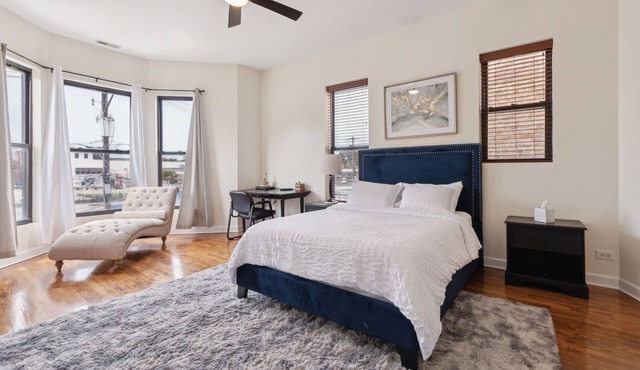 Spacious 4BR Condo | Pool Table | Near McCormick