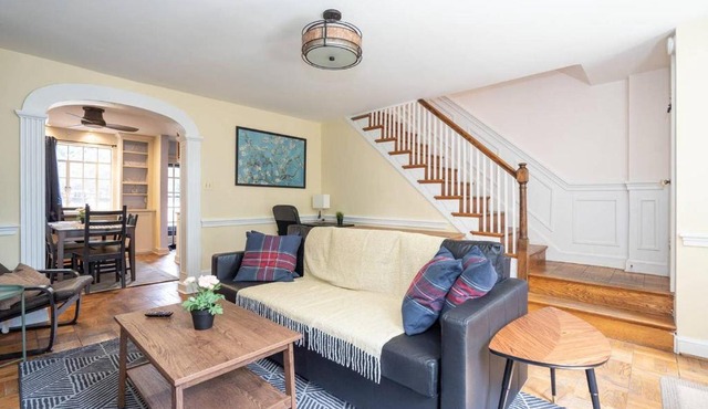 Spacious 4BR CozySuites in Old Town Alexandria