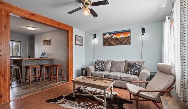 Spacious 4BR - Deck, Grill, Pets OK & for Groups