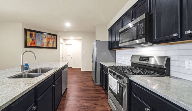 Spacious 4BR East Houston Home, EV Charger,Parking