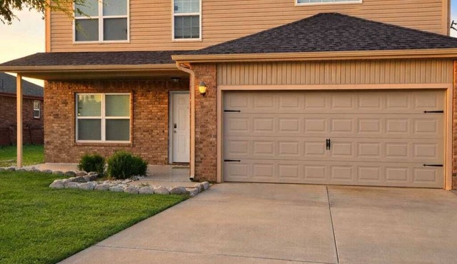 Spacious 4BR Family Home Near Downtown OKC & I-240