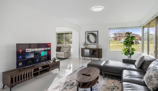 Spacious 4BR Family Home Prime Sunnybank Location