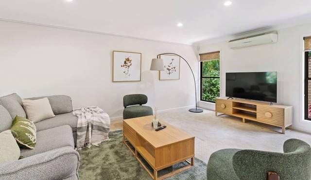 Spacious 4BR Family Home in Sunnybank