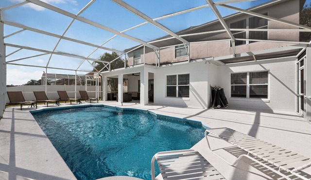 Spacious 4BR Family Home w/Pool, BBQ & Outdoor Lounge – Great Location!