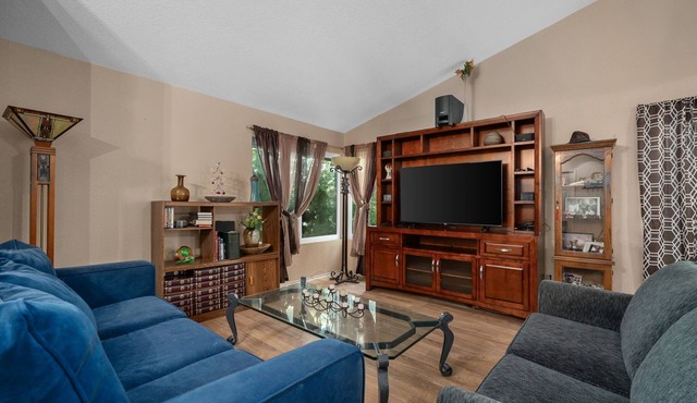 Spacious 4BR Family Home Near Airport and Stadium