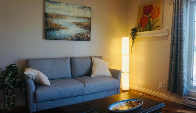 Spacious 4BR Family Home - Wine Fridge, Patio, Parking