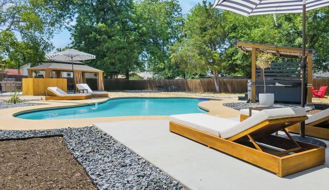Spacious 4BR Family Home with Pool, Hot Tub & Games