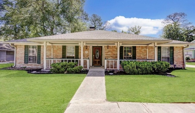 Spacious 4BR for Groups - 3 min to Woodlands Mall, Concerts & More!