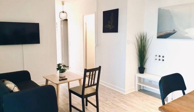 Spacious 4BR in central Évry, 2 min to train, 35 min to Paris