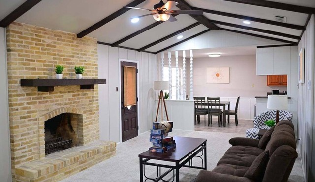 Spacious 4BR Furnished Stay Near Randolph AFB Fast Wi-Fi W/D San Antonio