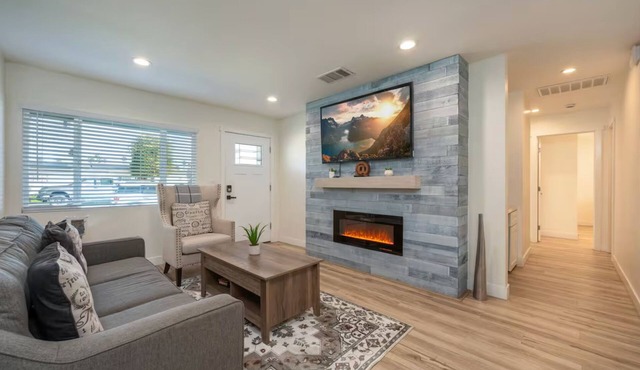 Spacious 4BR Game Room Fire Pit Near Zoo