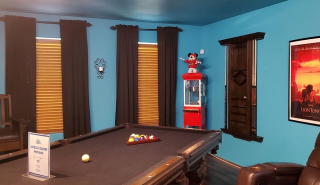 Spacious 4BR Getaway - Theater, PS5, Pool Table
