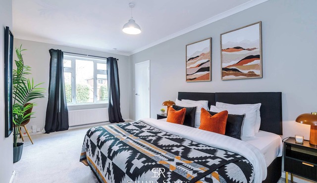 Spacious 4BR Harrogate Home HCC Area Parking