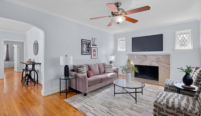 Spacious 4BR Home w/Game Room. Walk to Delmar Loop