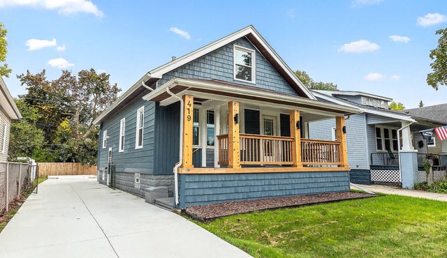 Spacious 4BR Home by Dtown Royal Oak