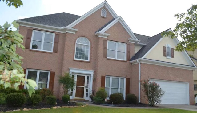Spacious 4BR Home easily accessible to I-85