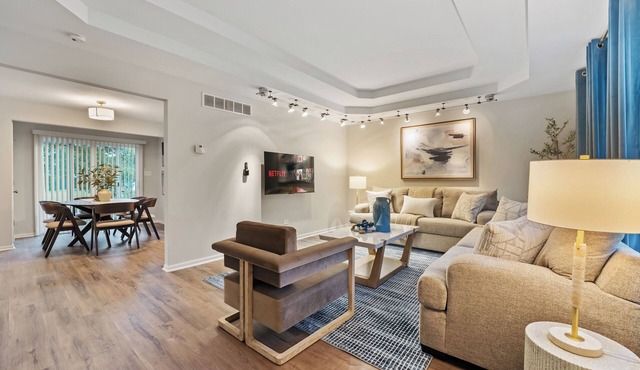 Spacious 4BR Home Family & Pet-Friendly 2 Living Rooms + Game Fun in Plainfield