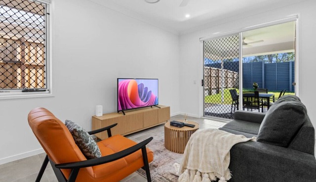 Spacious 4BR Home Great Area close to everything