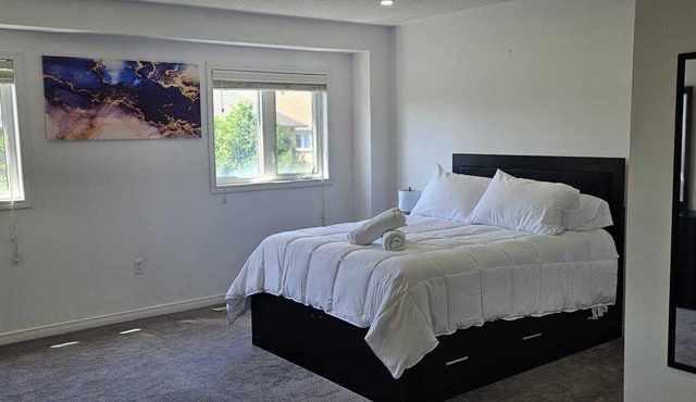 Spacious 4BR Home in Mississauga, Sleeps 8+