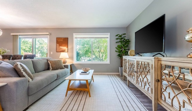 Spacious 4BR Home in Minneapolis