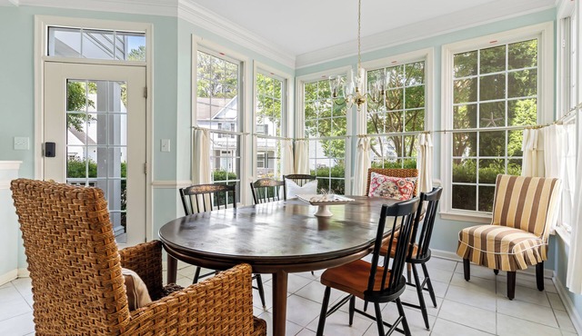 Spacious 4BR Home in Bayside Balcony, Bikes, Pools & Family Amenities