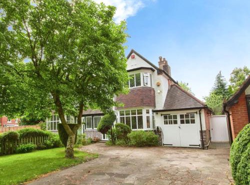 Spacious 4BR Home in Moseley Village near centre
