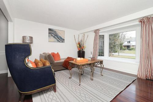 Spacious 4BR Home In Prime Oakville Location - Easy Access to Toronto and Stadiums