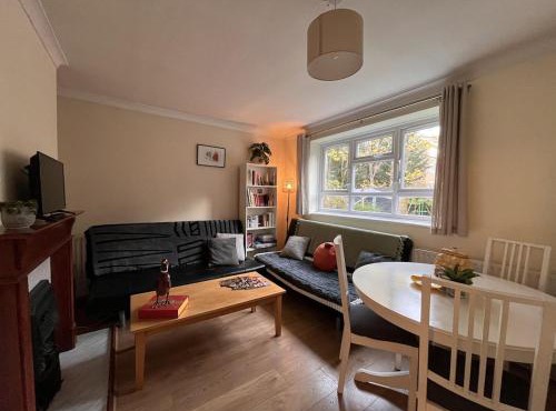 Spacious 4BR Home in Southfields - 5 Beds, Wifi and Parking