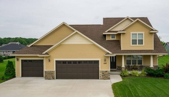 Spacious 4BR Home Near NFL Draft – 5.7 Miles from Lambeau!