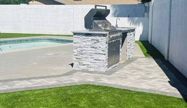 Spacious 4BR Home w/Pool, BBQ & Putting Green – Near I-17