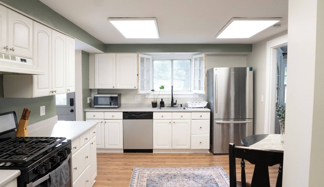 Spacious 4BR Home w/AC - 15 min from universities & downtown Rochester