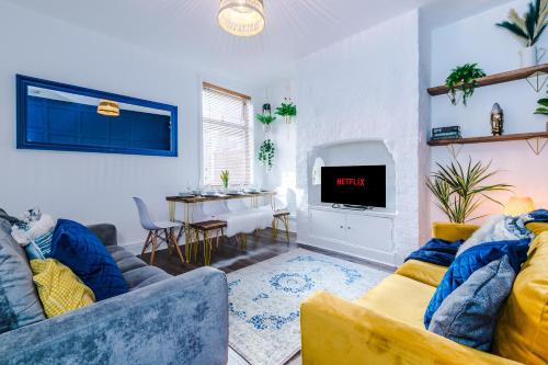 Spacious 4BR Home with 3 Baths, Manchester Stay