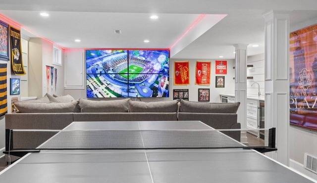 Spacious 4BR Home with Ultimate Sports Cave, 10 Min to World Cup Shuttle