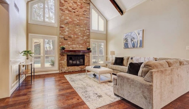 Spacious 4BR Home with Game Room near Woodlands