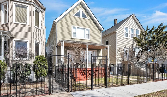 Spacious 4BR Home. Your Cozy Home Away from Home